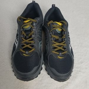 Saucony mens Excursion TR 9 hiking sneaker.